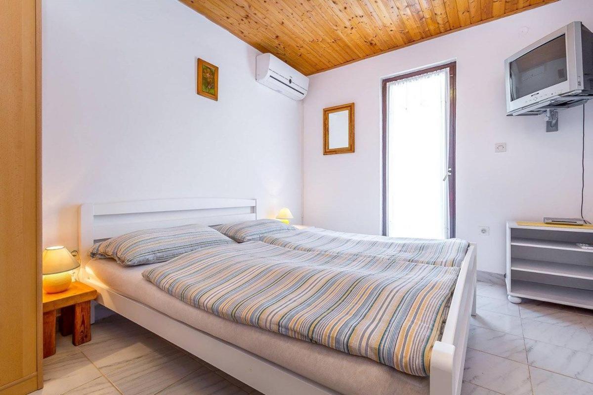 Apartments Dragica Valbandon Exterior photo