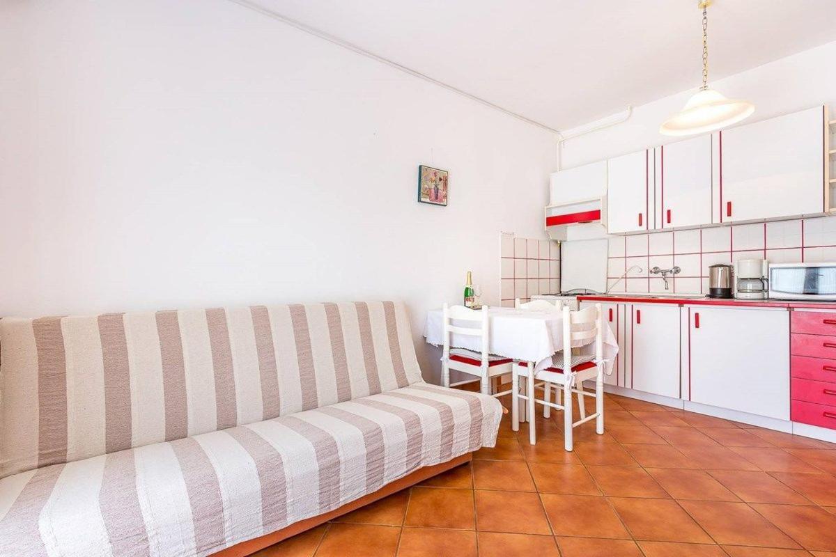 Apartments Dragica Valbandon Exterior photo