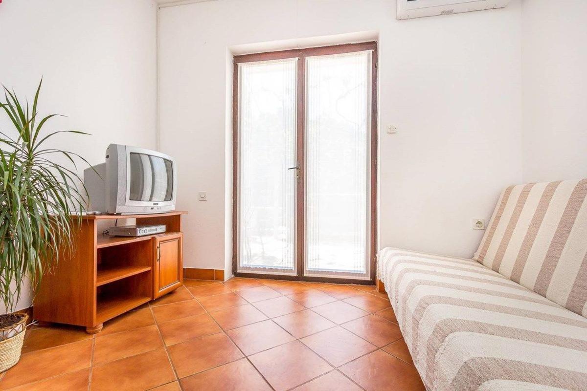 Apartments Dragica Valbandon Exterior photo