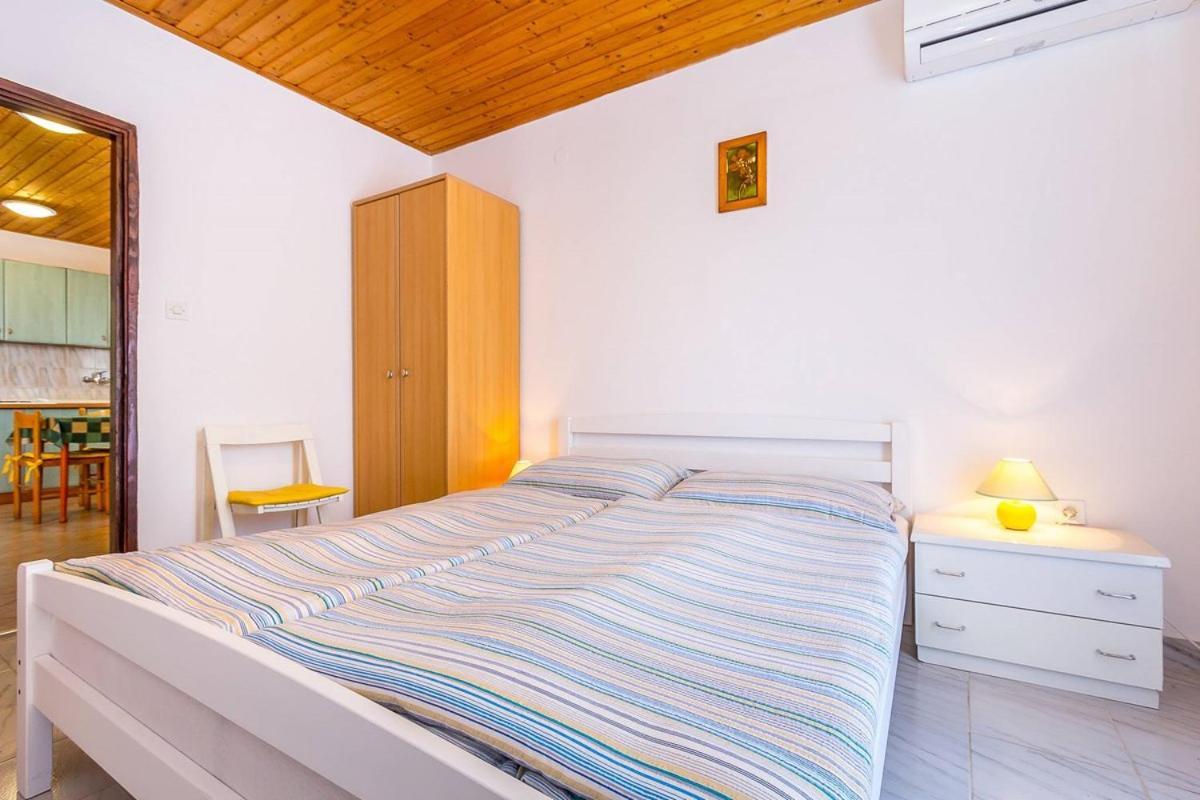 Apartments Dragica Valbandon Exterior photo