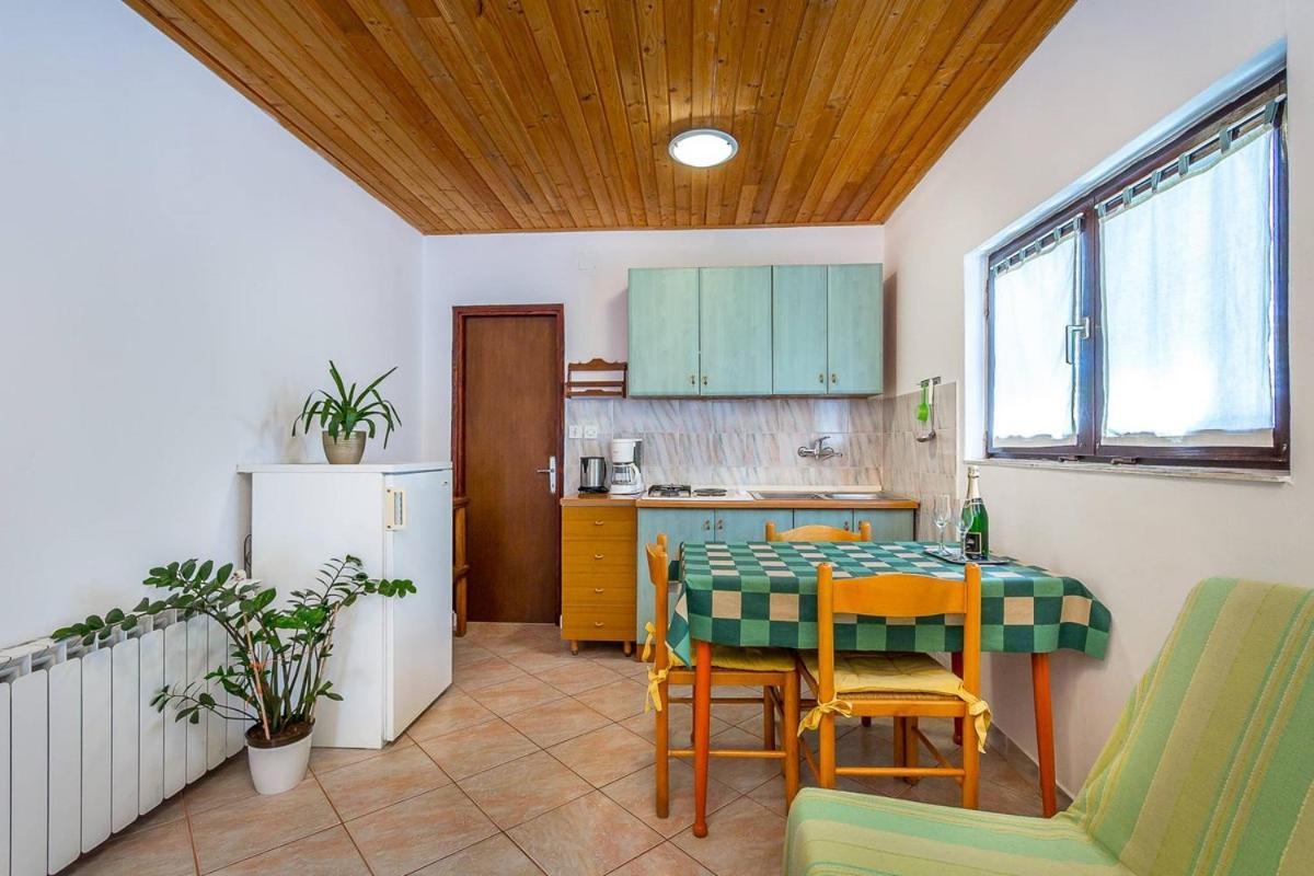 Apartments Dragica Valbandon Exterior photo