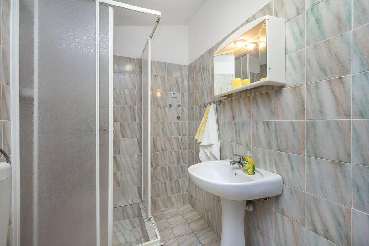 Apartments Dragica Valbandon Exterior photo
