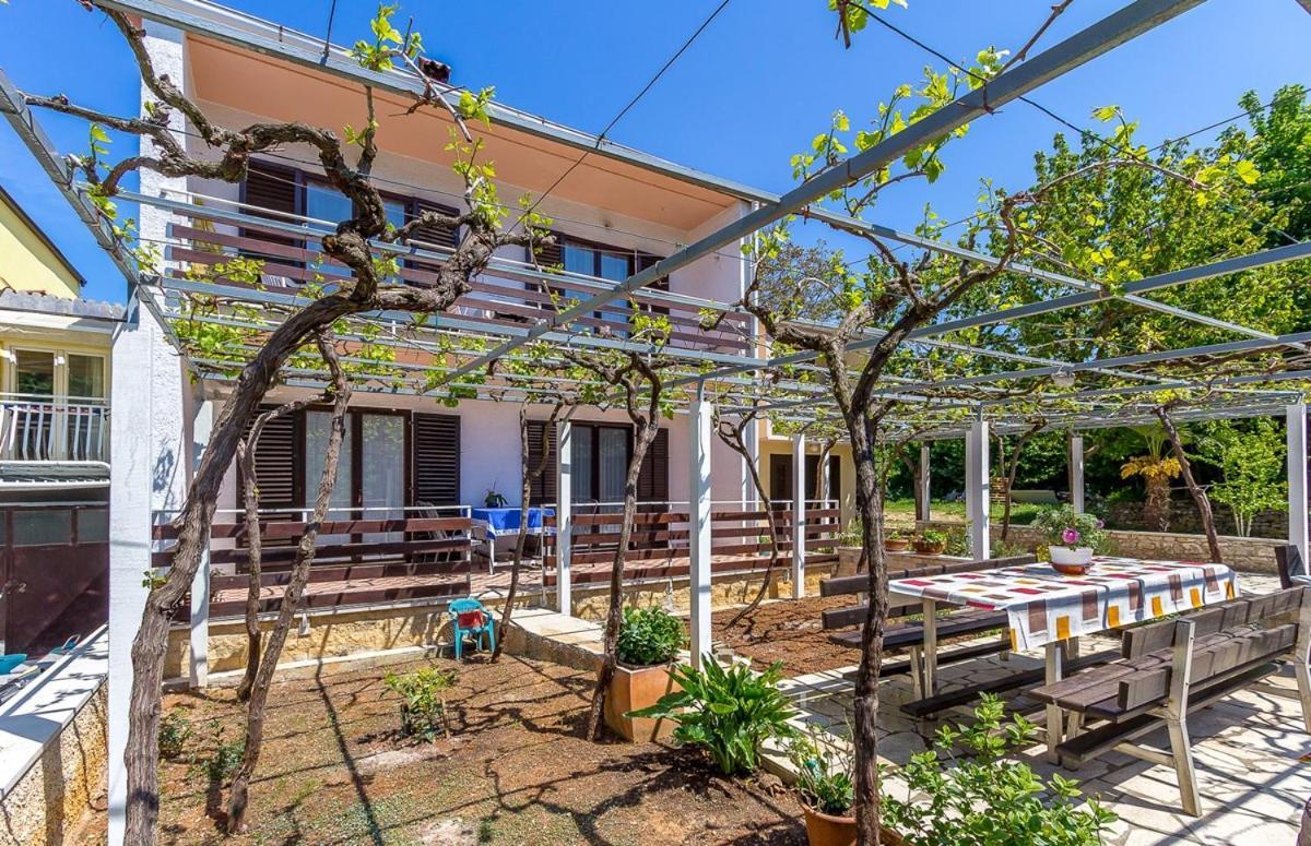 Apartments Dragica Valbandon Exterior photo